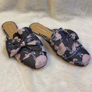 Antonio Melani blue floral slides size 7